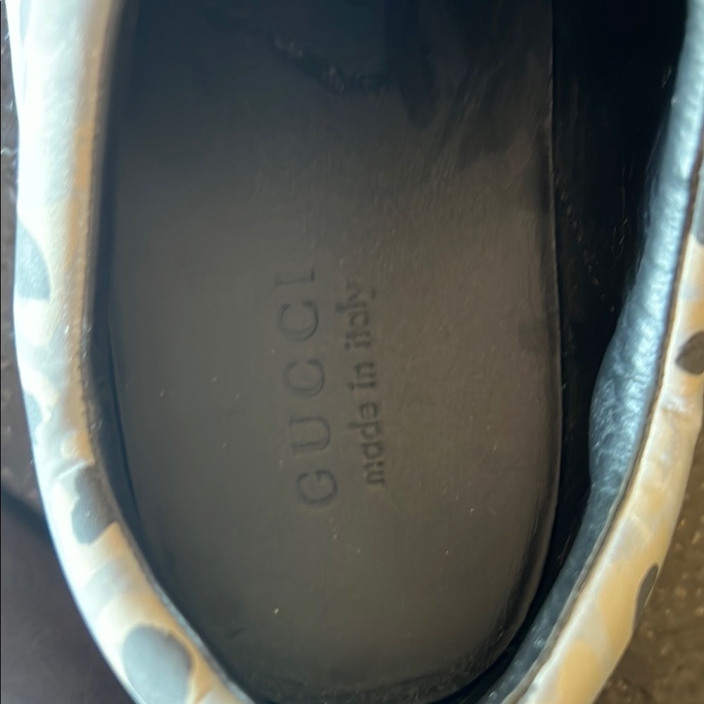 Gucci Gray and Black Athletic Sneakers with Distinctive Design - Picture 3 of 5